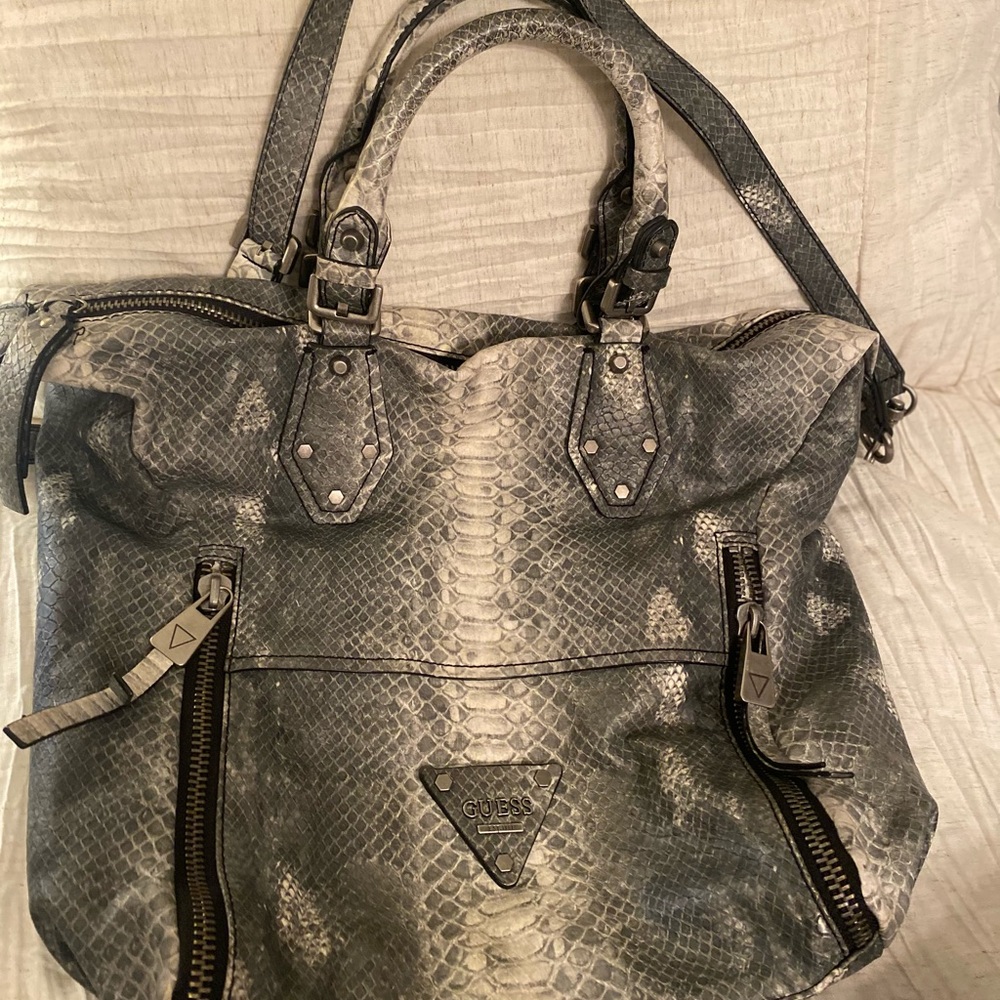 Guess purse like new !